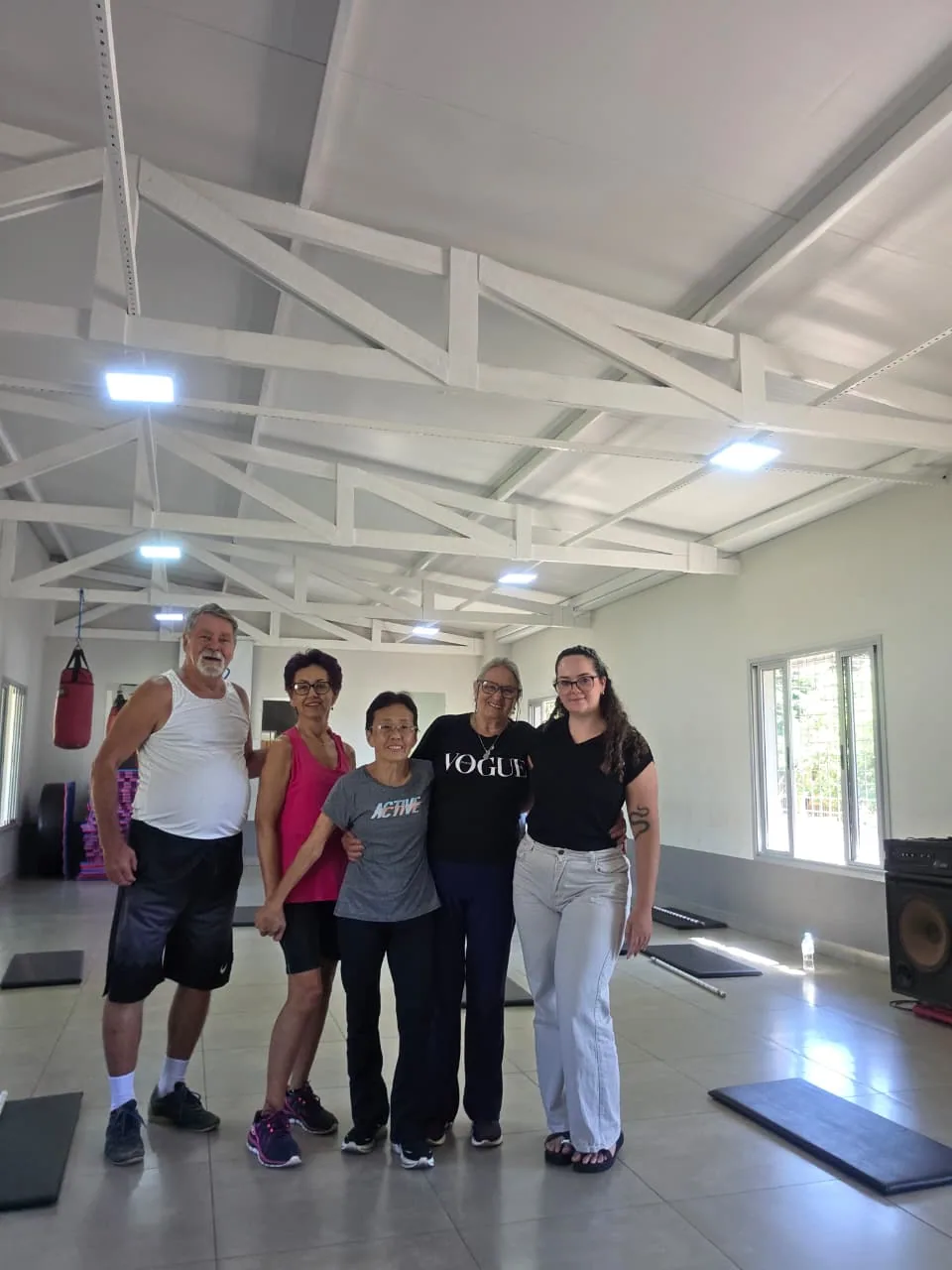 Grupo do Corpo em Equilíbrio reunido após aula.